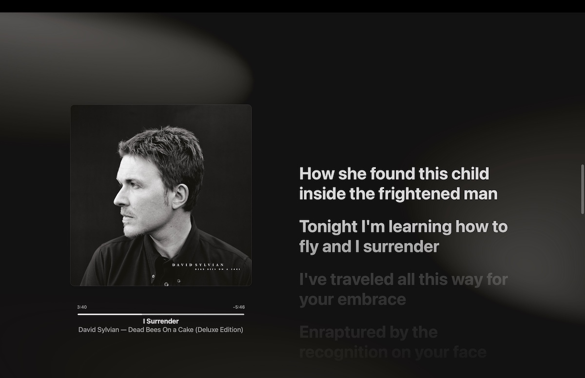 Come visualizzare i testi stile karaoke a tutto schermo con Apple Music su Mac