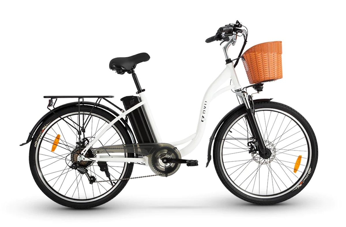 DYU C6, la city bike snella e dal look tradizionale in offerta lampo a 680 euro