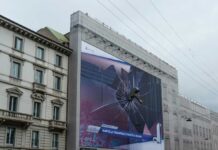 Sony celebra PlayStation 5 con installazione al centro a Milano