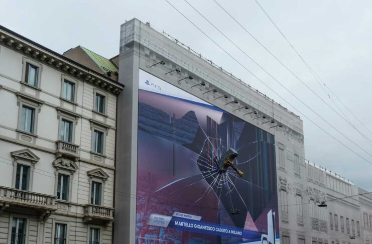 Sony celebra PlayStation 5 con installazione al centro a Milano