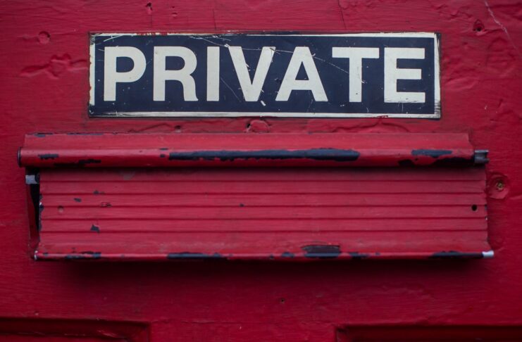 WhatsApp salva tutti con chat bloccate e nascoste