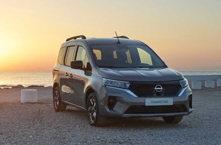 Nissan Townstar 100% elettrico arriva anche in versione Combi per il mercato europeo