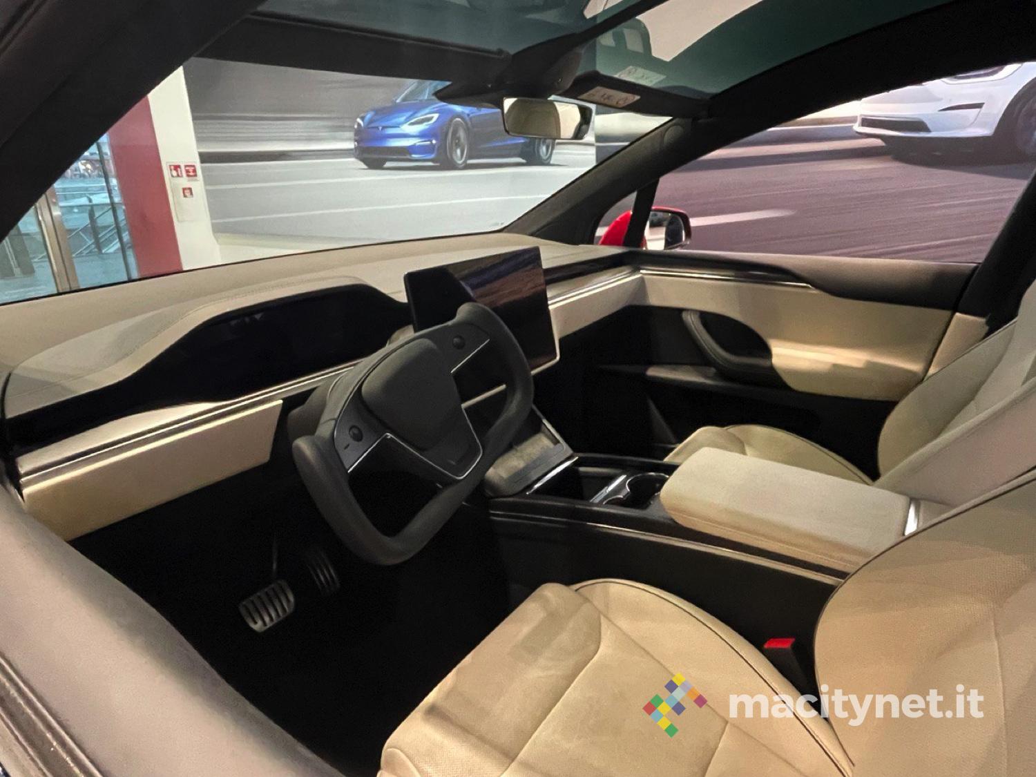 Tesla FSD V12, ai dipendenti la promessa della guida autonoma