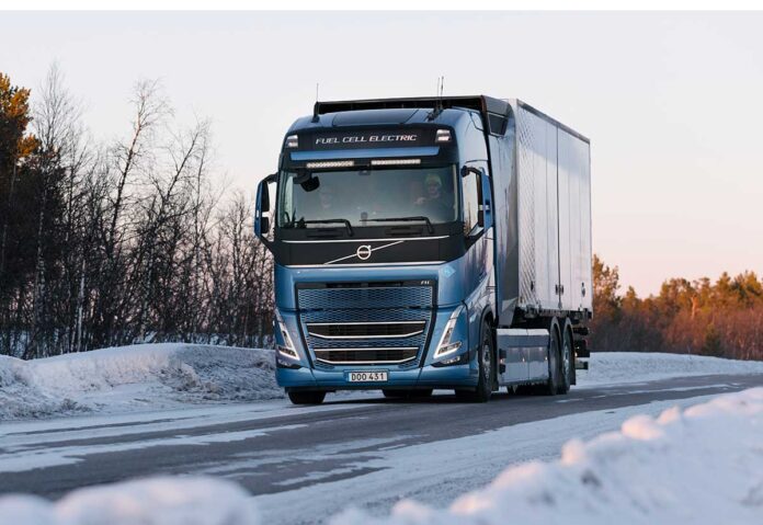 Volvo Trucks testa camion elettrici alimentati a idrogeno sulle strade pubbliche