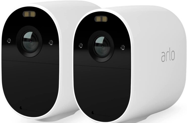 Arlo Essential Spotlight, il bundle 2 camere è in sconto del 40 per cento
