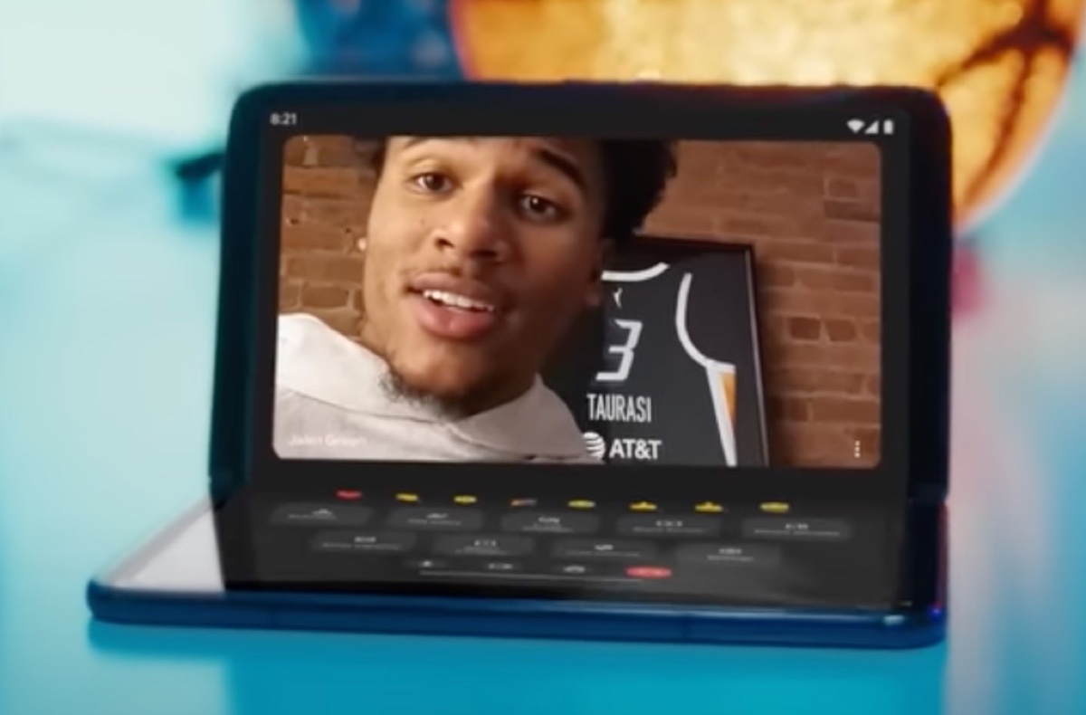 Pixel Fold è una festa per gli occhi nel mega spot NBA