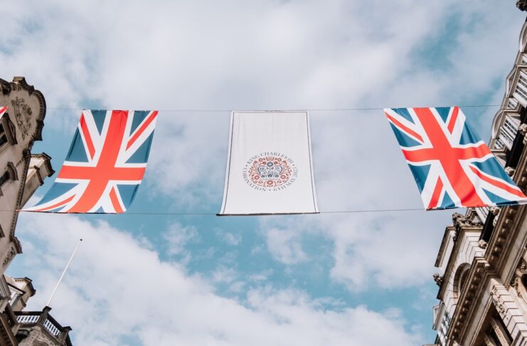 Alla coronazione di Carlo III disegnato da Jonathan Ive