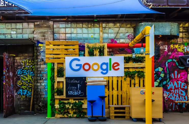 Google, con 12.000 licenziati il CEO riceve un aumento dello stipendio