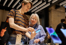 Tutti i prezzi di iPhone 15 e iPhone 15 Pro, tra ipotesi sbagliate e belle sorprese Apple Store, le foto dell'apertura nella storica Battersea Power Station di Londra