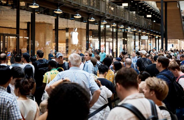 Apple Store, le foto dell'apertura nella storica Battersea Power Station di Londra