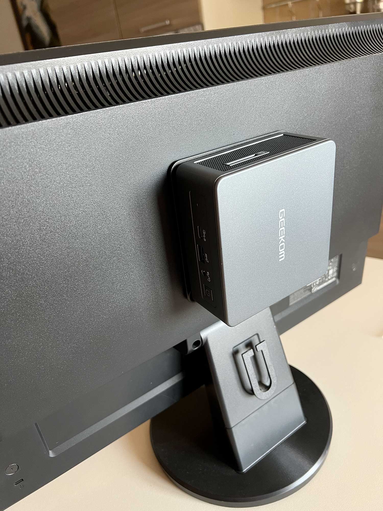 Recensione Mini IT 11 di Geekom, il mini PC potente e bello da vedere Recensione Mini IT 11 di Geekom, il mini PC potente e bello da vedere