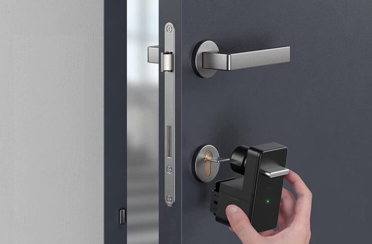 Serratura smart SwitchBot Lock con hub WiFi su Amazon con il 40% di sconto