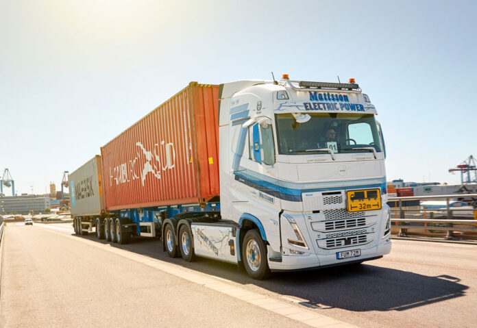 Volvo Trucks, consegnato veicolo elettrico di 74 tonnellate