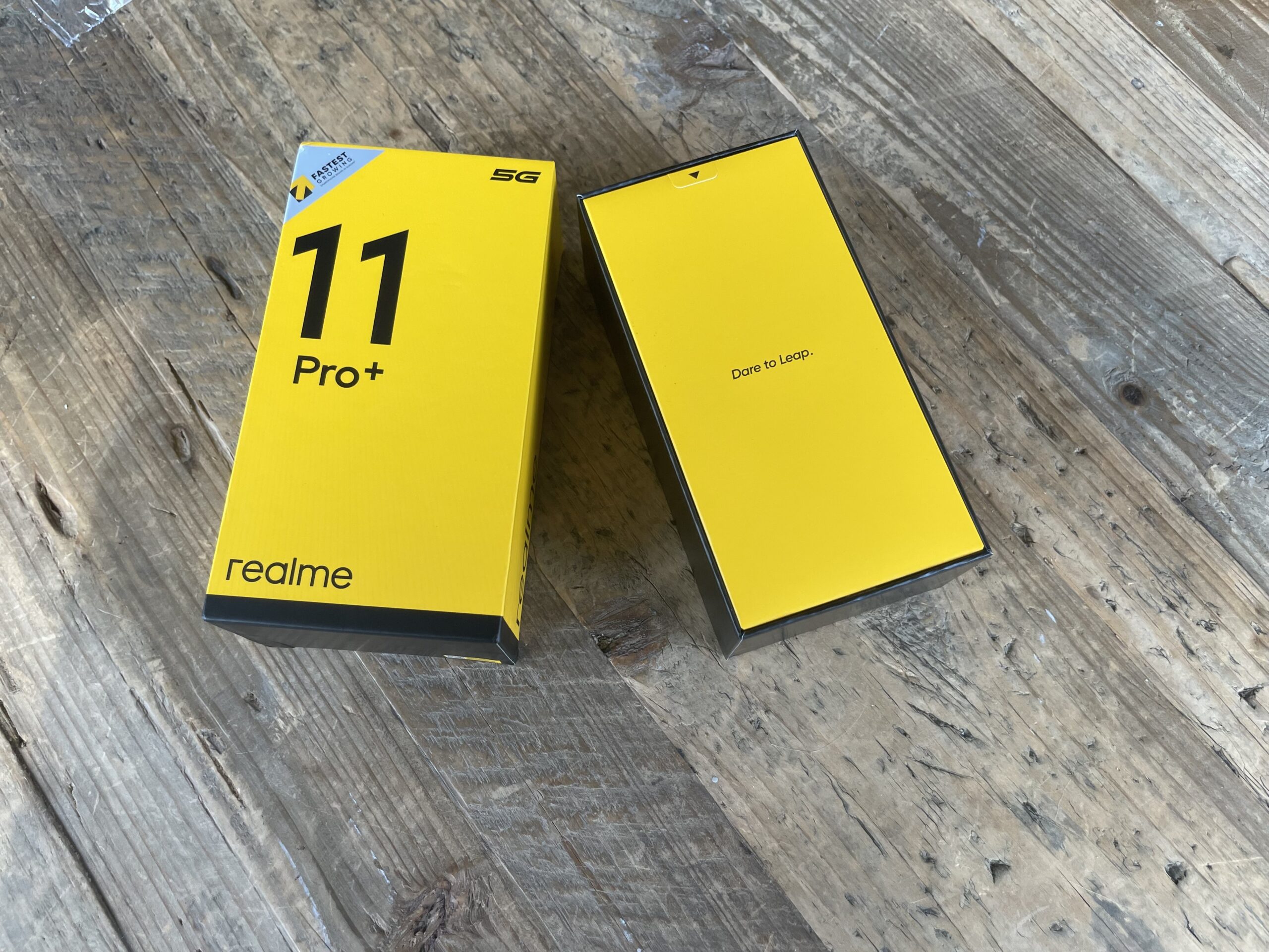 Realme 11 Pro Plus 5G, l'unboxing mostra un lato B mozzafiato