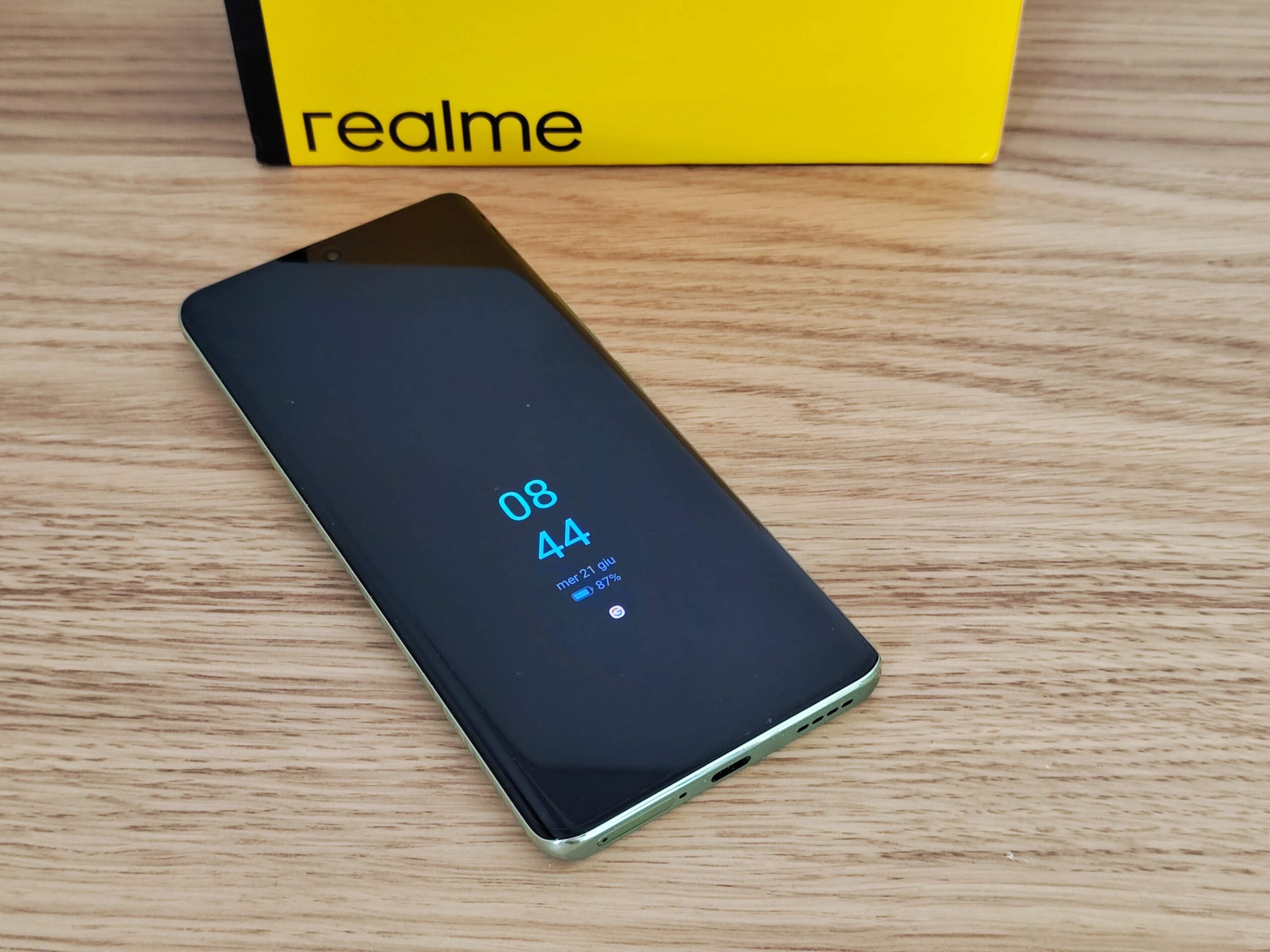 Realme 11 Pro Plus 5G, l'unboxing mostra un lato B mozzafiato