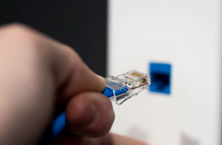 Come visualizzare l'indirizzo fisico (MAC address) di WiFi ed Ethernet su macOS Ventura