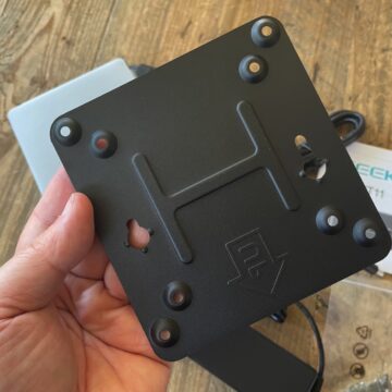 Recensione Mini IT 11 di Geekom, il mini PC potente e bello da vedere