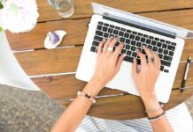 Le spedizioni dei computer previste in ripresa il prossimo anno Per Agcom gli influencer hanno gli stessi obblighi dei programmi TV