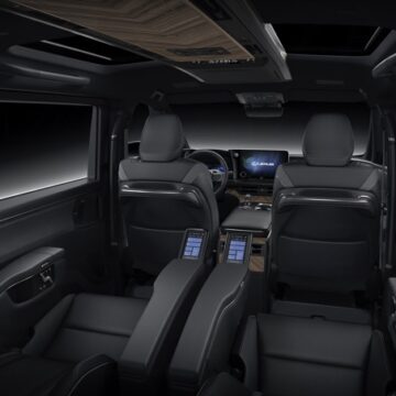 Lexus LM, in Europa il monovolume di lusso