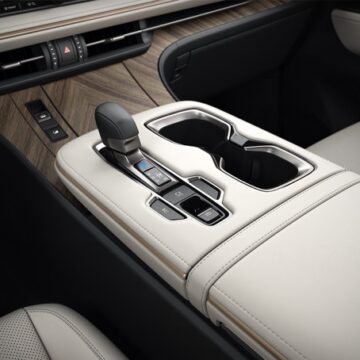 Lexus LM, in Europa il monovolume di lusso