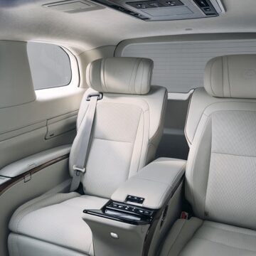 Lexus LM, in Europa il monovolume di lusso