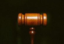 Per giudice canadese l'emoji del pollice alzato implica l'accettazione di un contratto