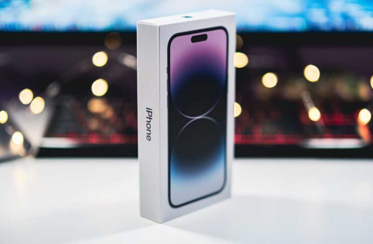 Apple ha chiesto a Samsung e LG un OLED con fotocamera sotto il display, senza cornici