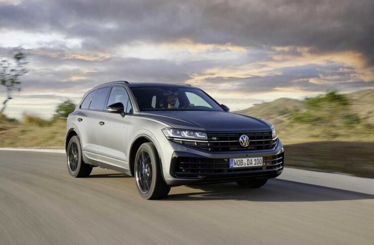 La Touareg R eHybrid è ora ordinabile in Italia
