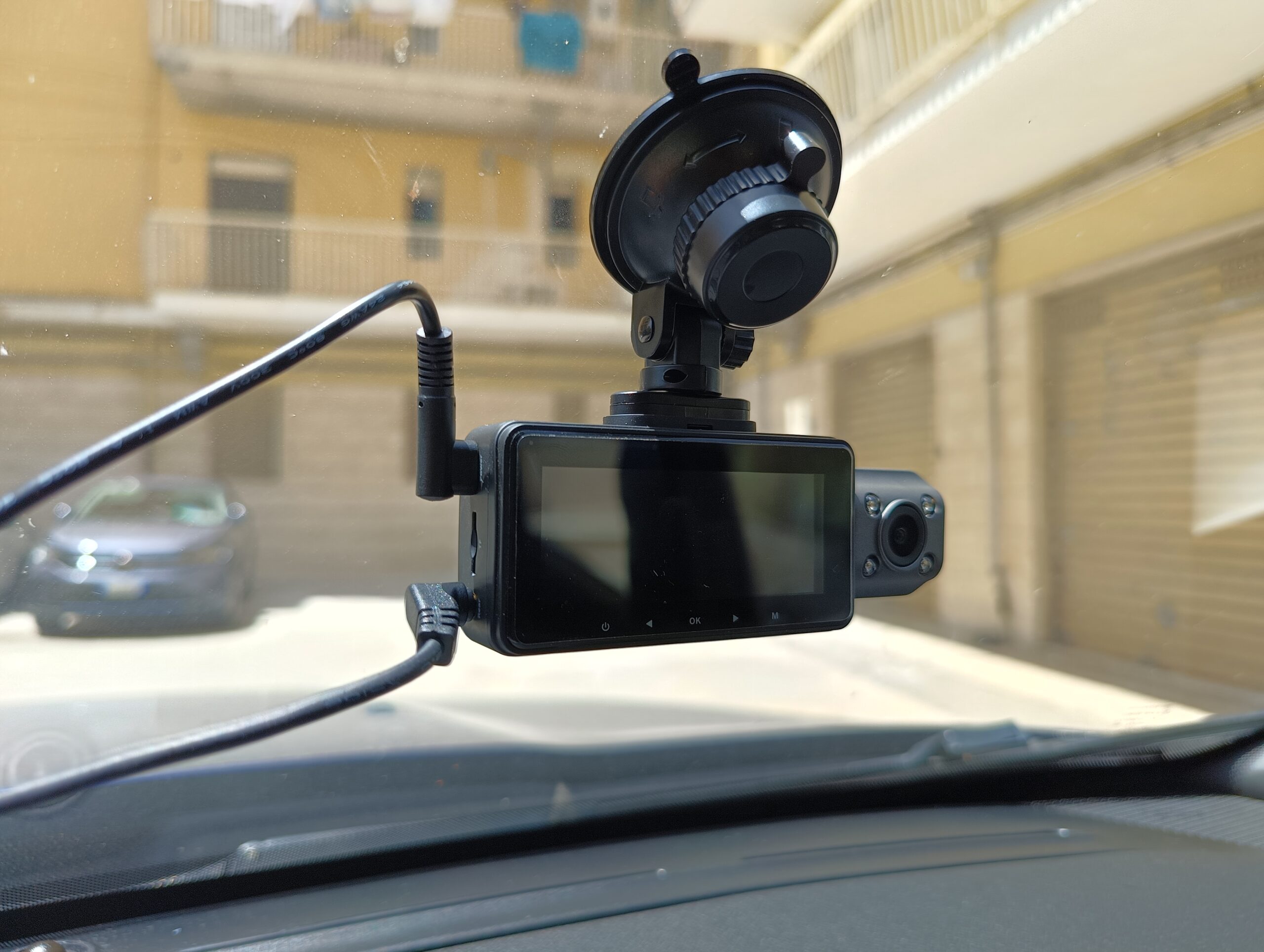 In prova Dash Cam Lanmodo D1, sicurezza in auto a 360 gradi