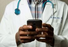 Google, chatbot medica con IA in fase di test in ospedali USA Google, chatbot medica con IA in fase di test in alcune strutture USA