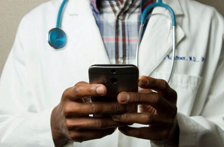 Google, chatbot medica con IA in fase di test in alcune strutture USA