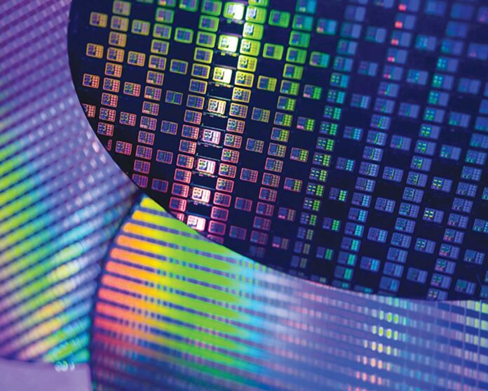 Una sottile fetta di materiale semiconduttore (wafer) sulla quale vengono realizzati i chip. Foto: TSMC