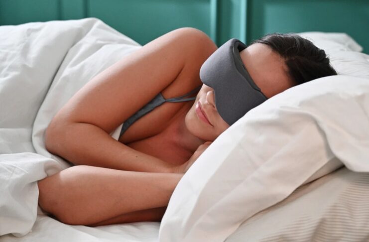 Il visore Aura fa dormire con suoni immersivi e terapia della luce