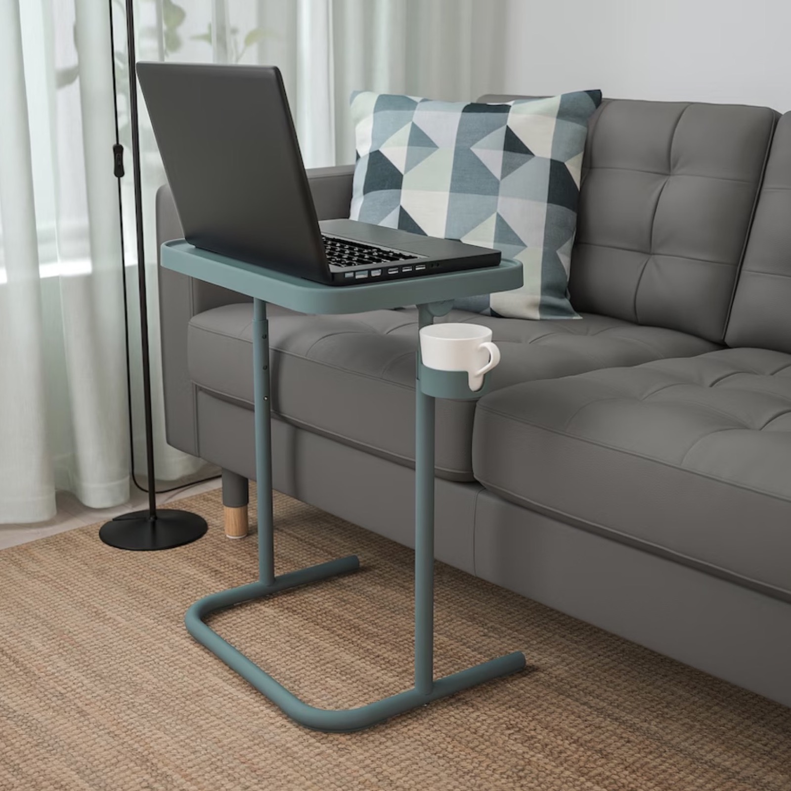 BJÖRKÅSEN, il tavolo IKEA per lavorare al PC da ogni angolo di casa
