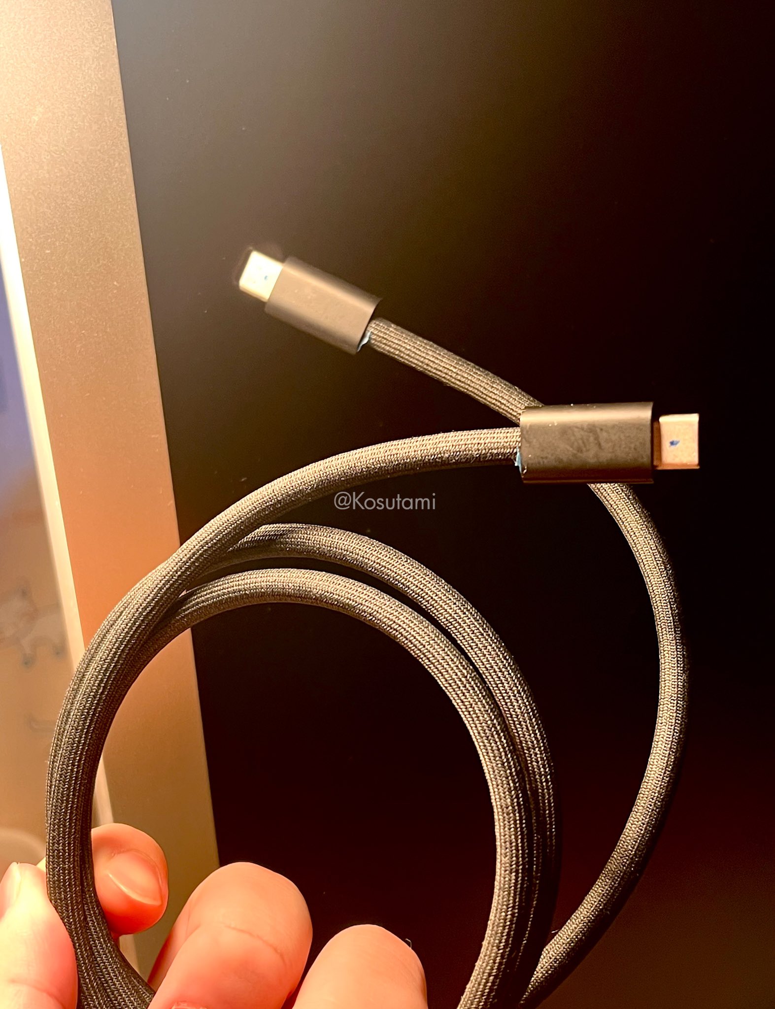 Apple potrebbe vendere un cavo USB-C per iPhone 15 Pro super veloce