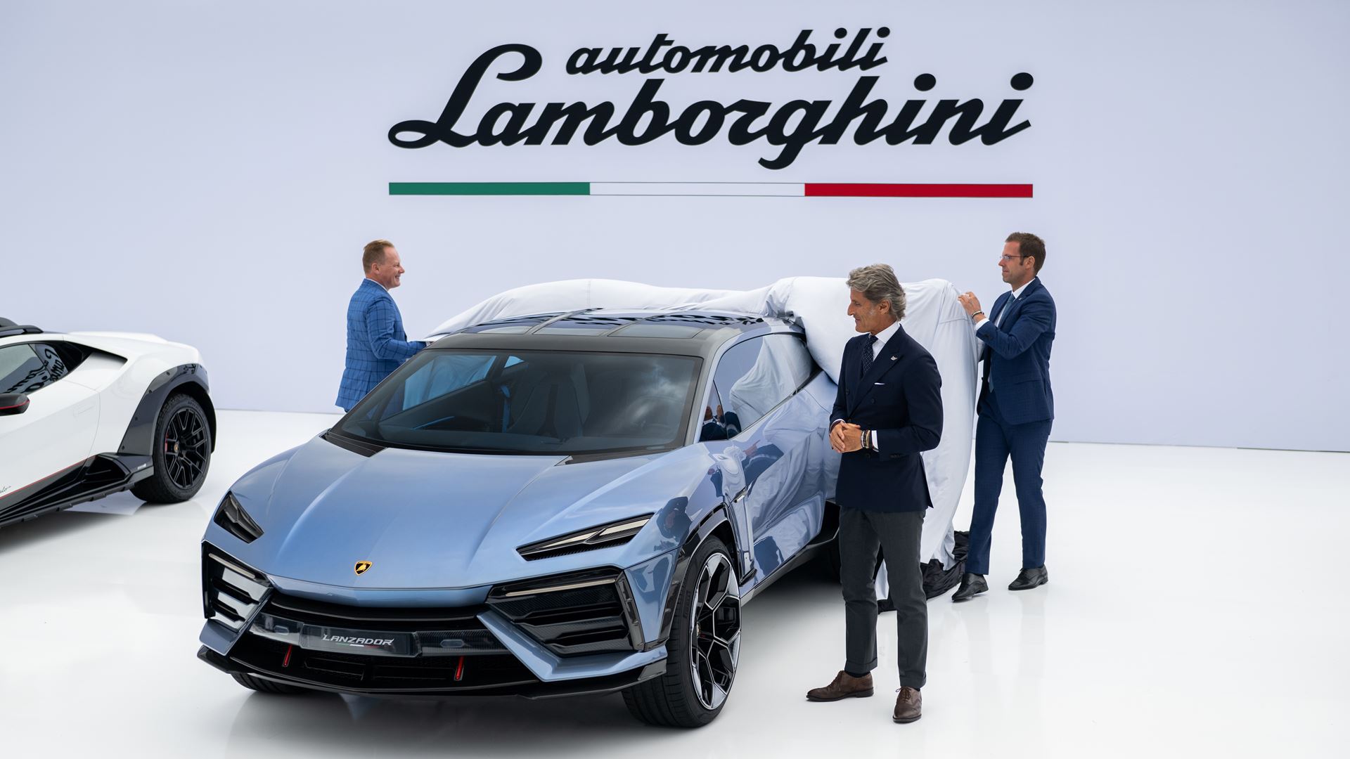 Lamborghini ha svelato la concept car del IV modello elettrico Lamborghini ha svelato la concept car del IV modello elettrico