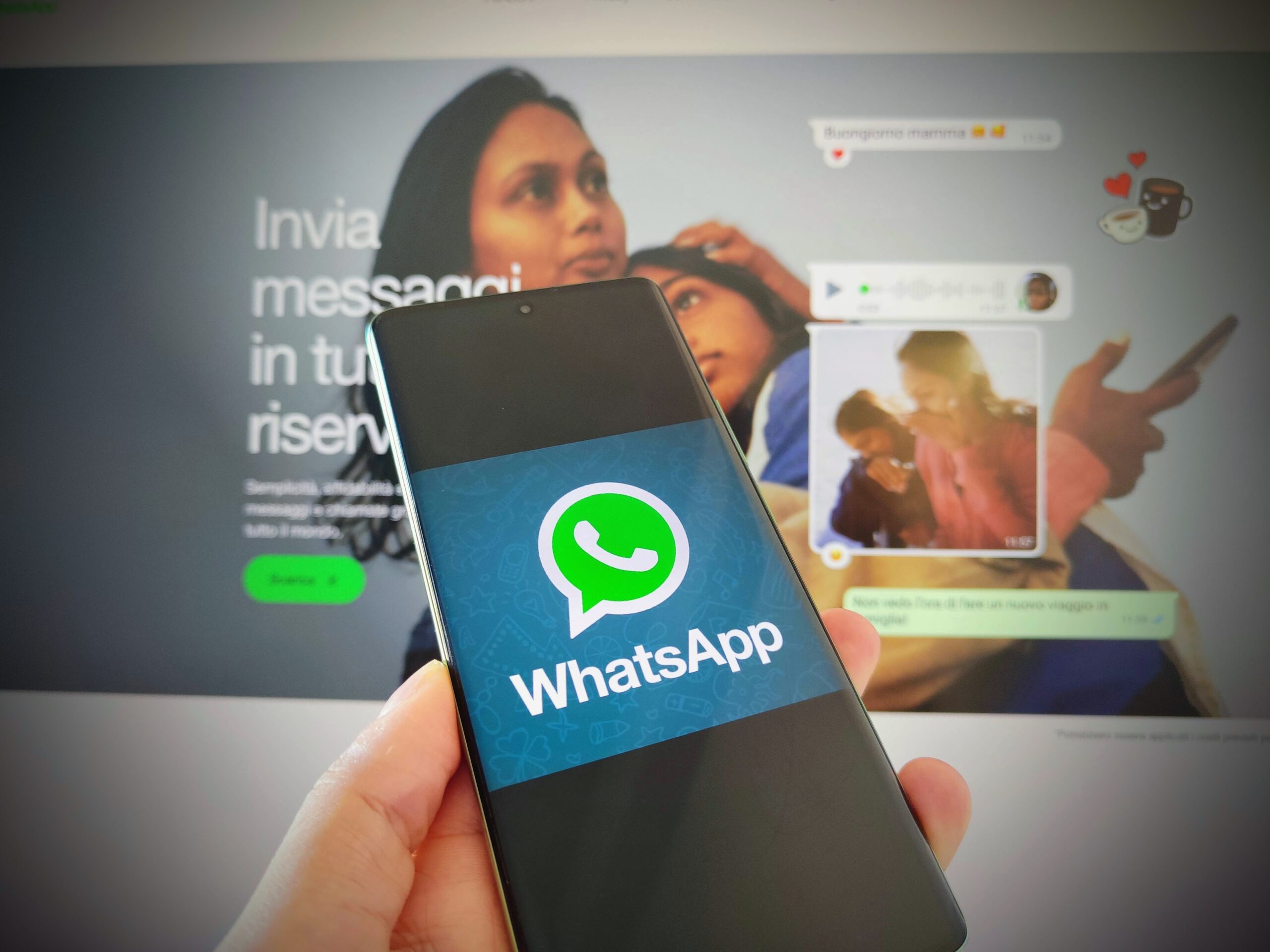 Whatsapp condivide foto e video in qualità originale