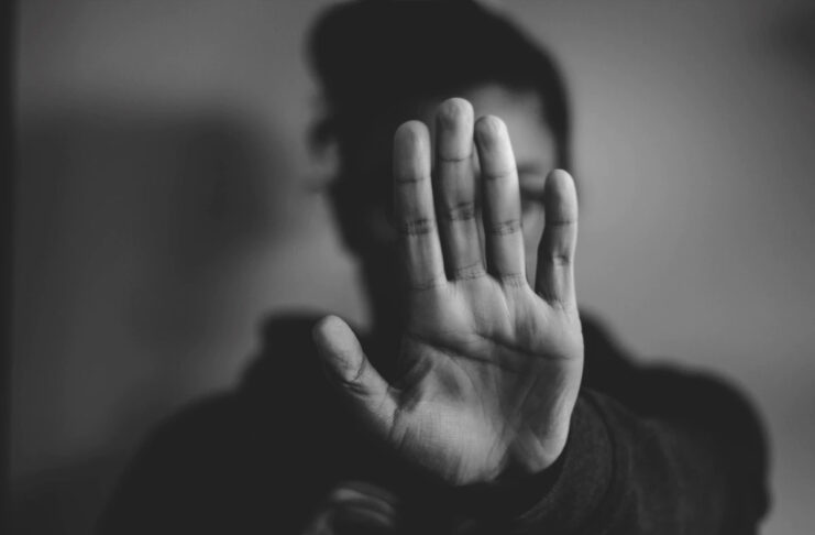 Il Garante mette in guardia chi condivide il video della violenza di Palermo