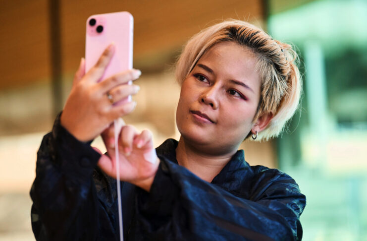 iPhone 15 e Apple Watch 9 sono disponibili nei negozi