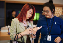 Le vendite di smartphone crescono ma non per Apple iPhone 15 e Apple Watch 9 sono disponibili nei negozi