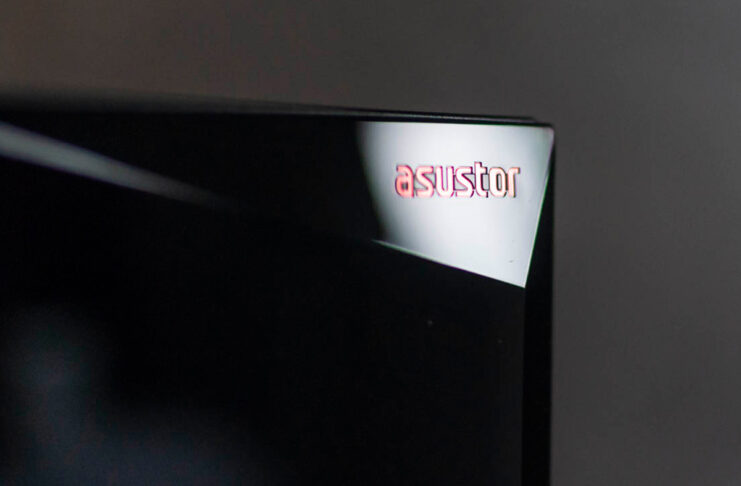 Recensione Asustor AS5404T, tanta potenza in un NAS da salotto bello e silensioso