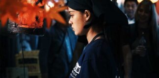 La nuova mania su TikTok è prendere in giro le cameriere