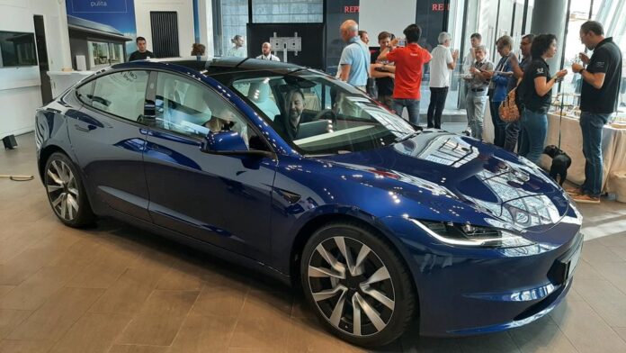 Tesla porta in Italia Model 3 Highland e Supercharger V4