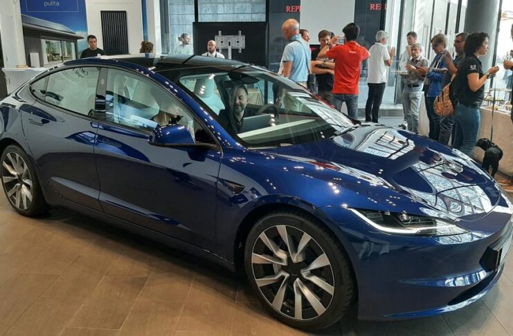 Tesla porta in Italia Model 3 Highland e Supercharger V4