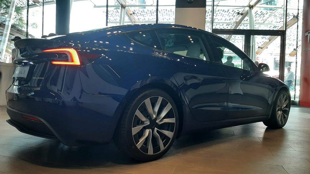 Tesla porta in Italia Model 3 Highland e Supercharger V4