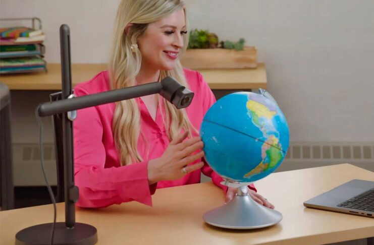 Logitech Reach è una webcam orientabile da tavolo