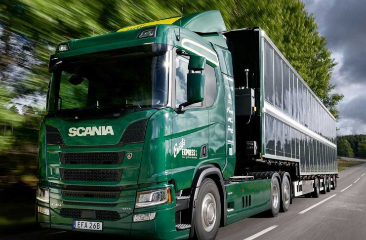 Scania testa autocarro ibrido a energia solare