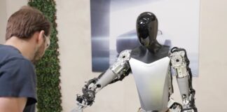 Il robot Tesla Optimus manipola oggetti e fa yoga grazie all’AI