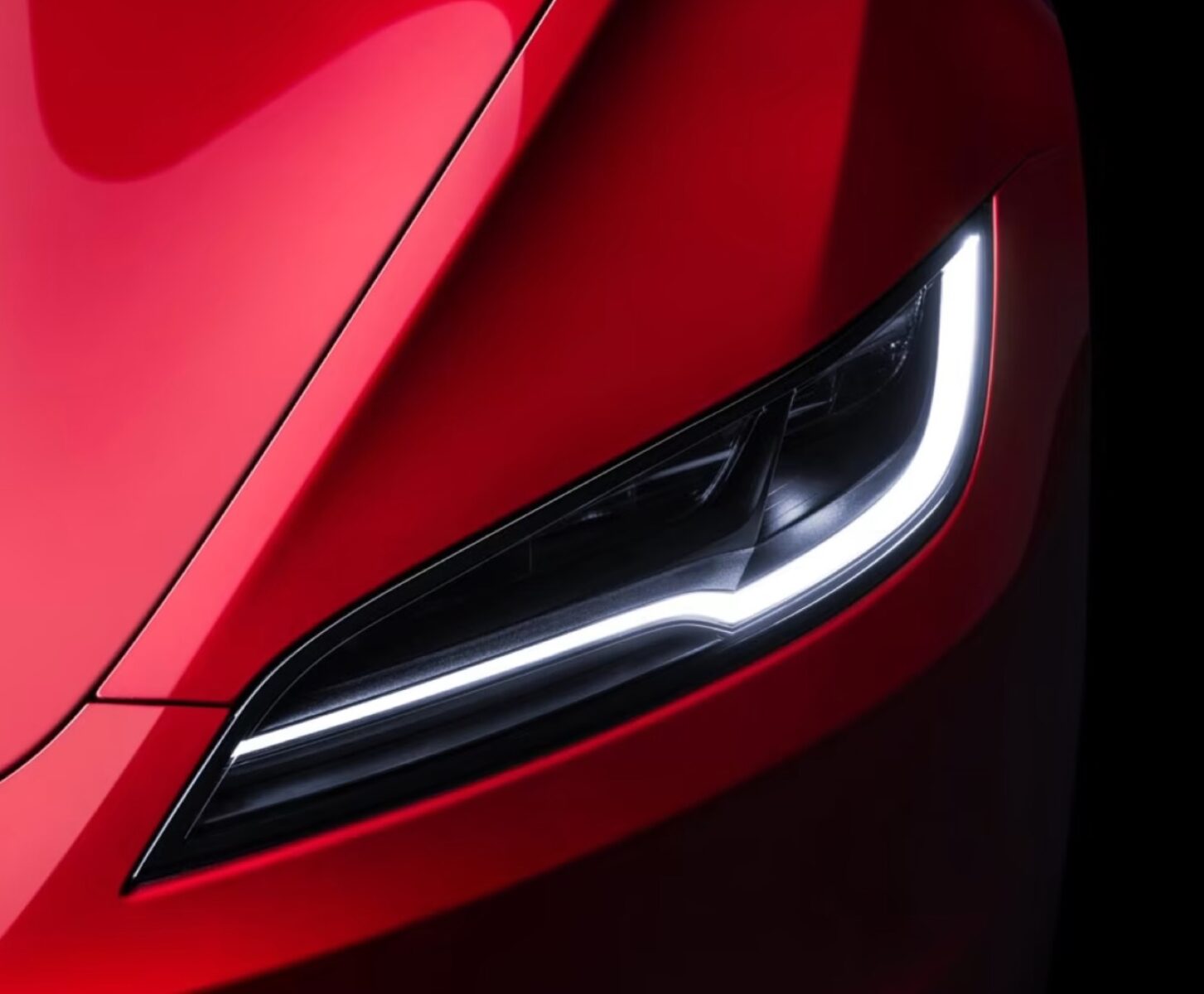 Tesla Model 3 diventa più bella dentro e fuori, migliora l’autonomia