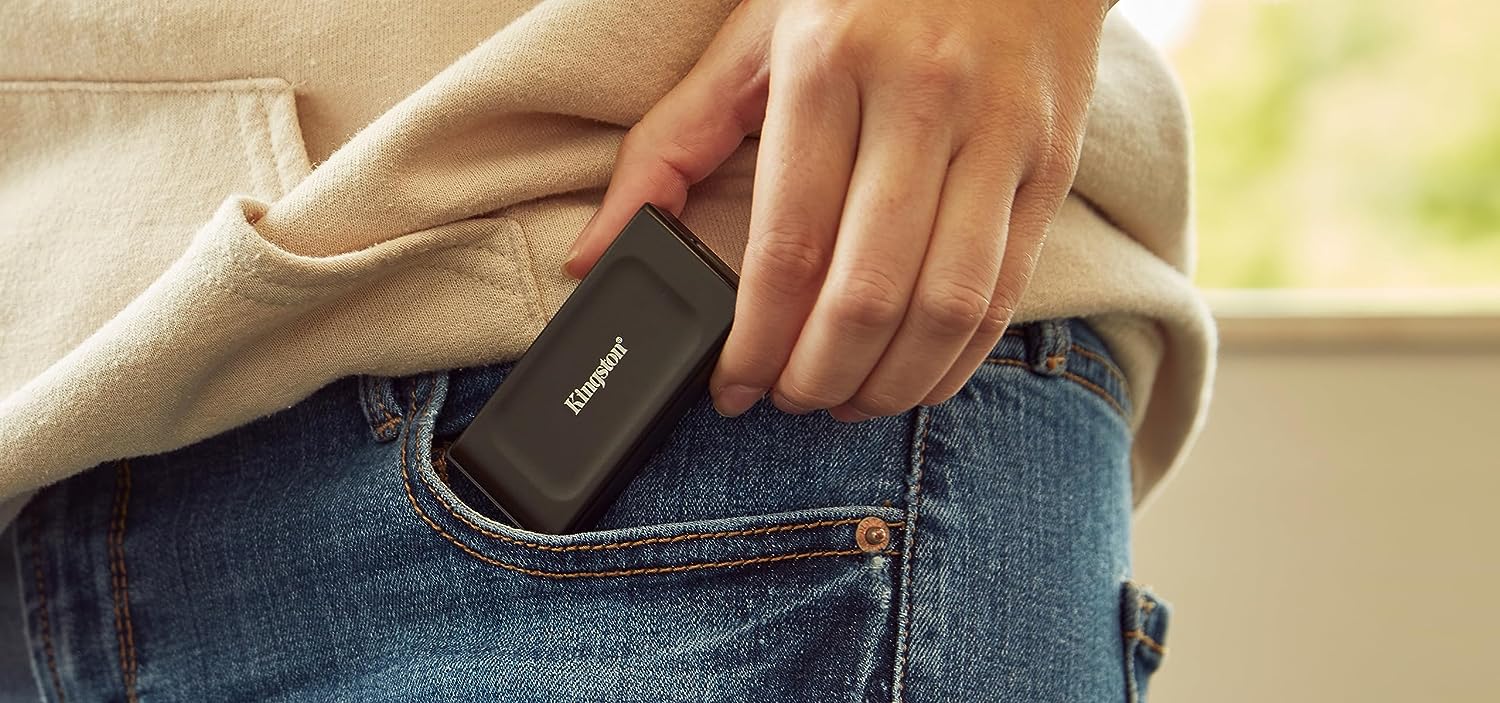 Kingston XS1000 è un SSD esterno compatto e leggero Kingston XS1000 è un SSD esterno compatto e leggero